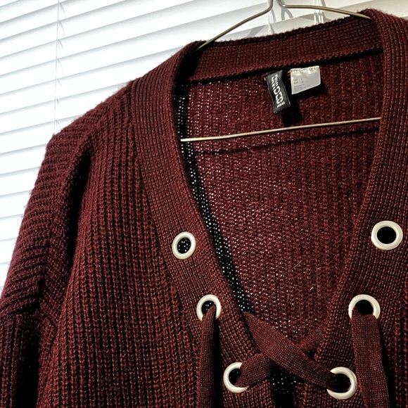 H&M V Neck Lace Up Sweater Detail Pullover Knit - Picture 3 of 4